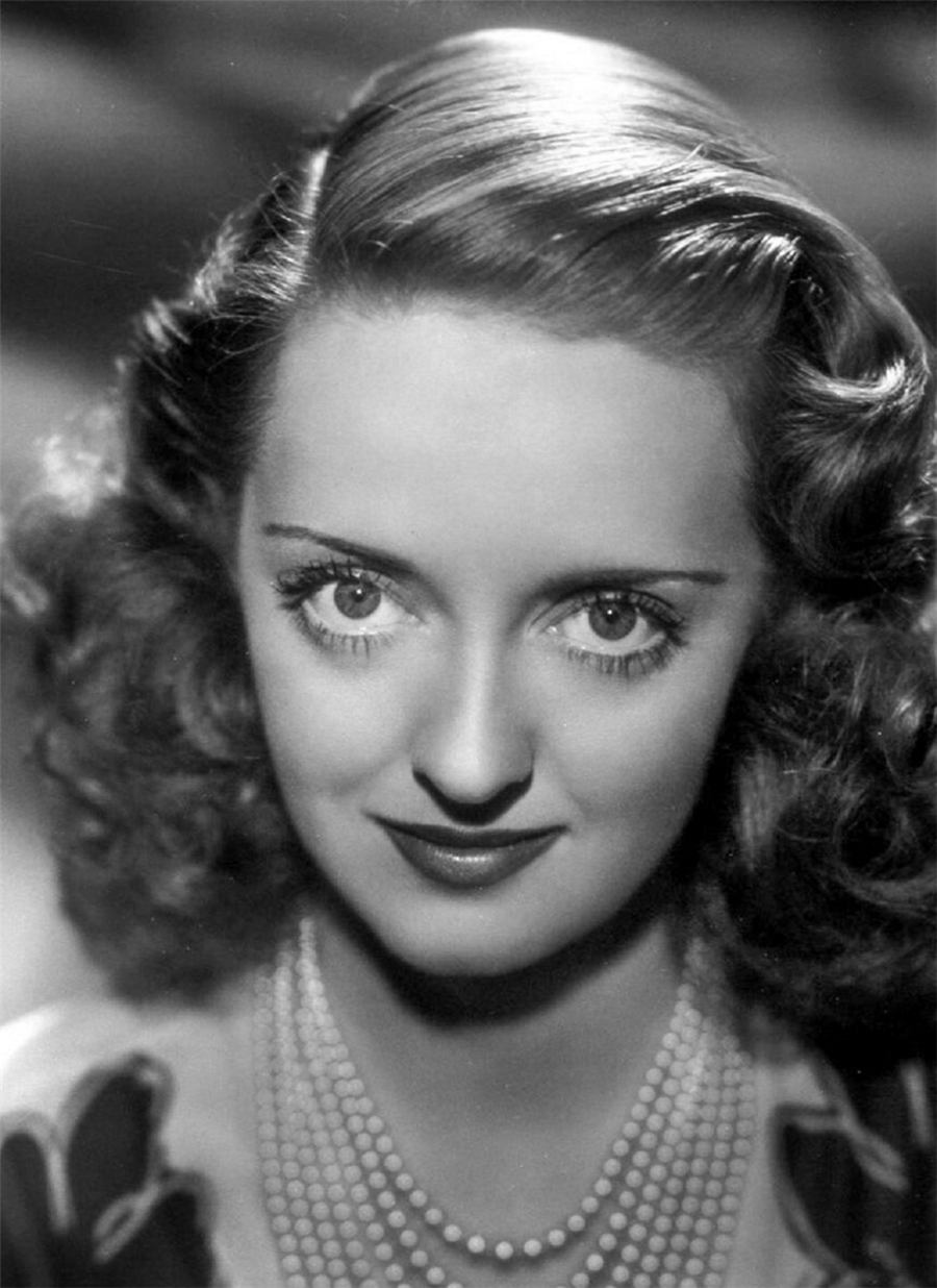 Bette Davis in a 1939 publicity still